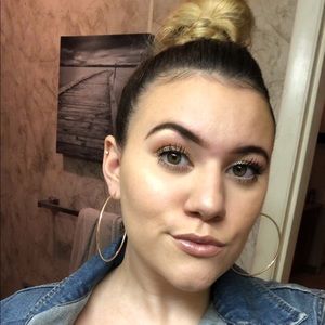 Meet your Posher, Abigail